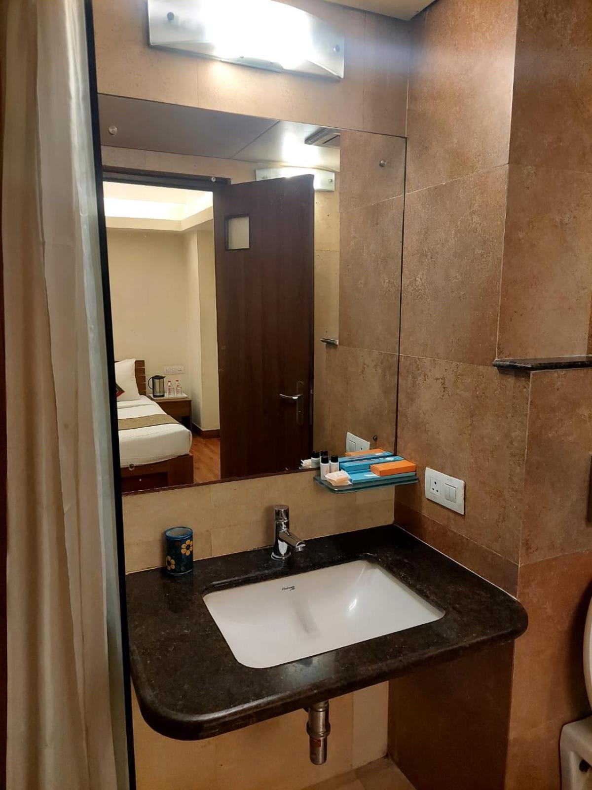 Whispering Palms Hotel جايبور المظهر الخارجي الصورة