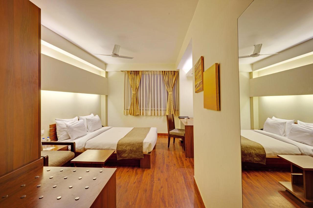 Whispering Palms Hotel جايبور المظهر الخارجي الصورة