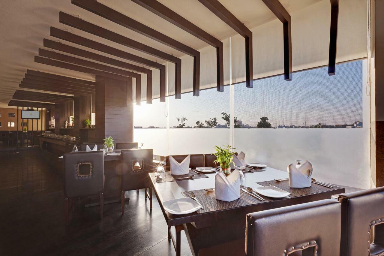 Whispering Palms Hotel جايبور المظهر الخارجي الصورة